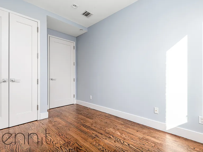581 Van Buren St #1 — Photo 7
