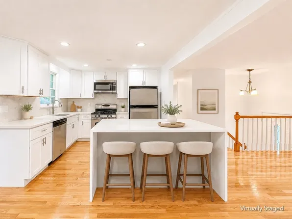 18 Linda St, Foxboro, MA 02035