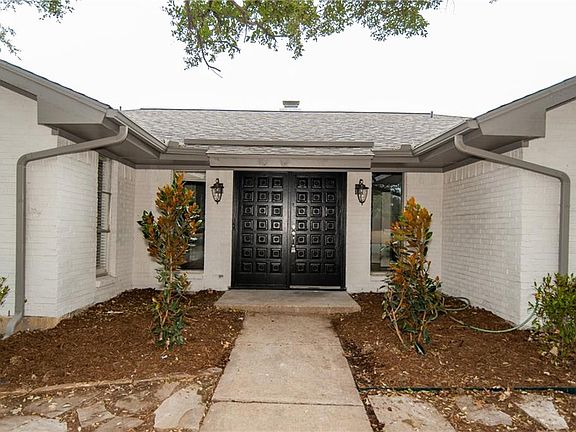 3rd image of 6763 Lancelot Ct