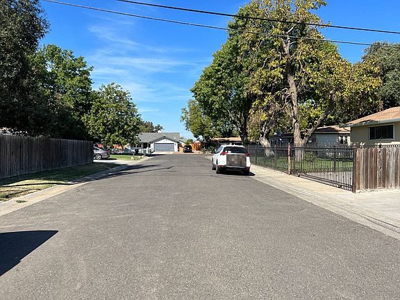 5th image of 7307 Dave St