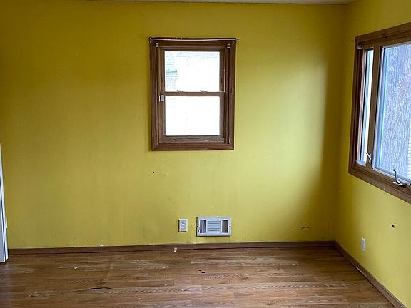 5th image of 3506 Fremont Ave N