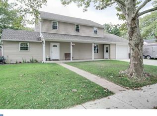 39 N Park Dr, Levittown, PA 19054