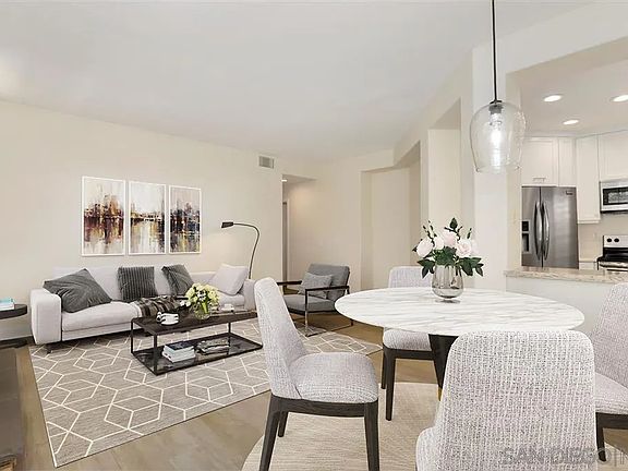 3rd image of 7235 Calabria Ct Unit 100