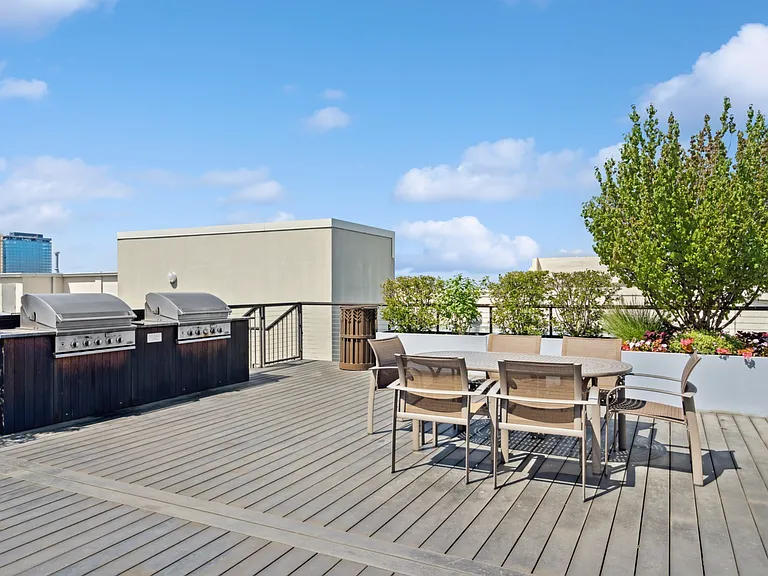 758 N Larrabee St #617 — Photo 21