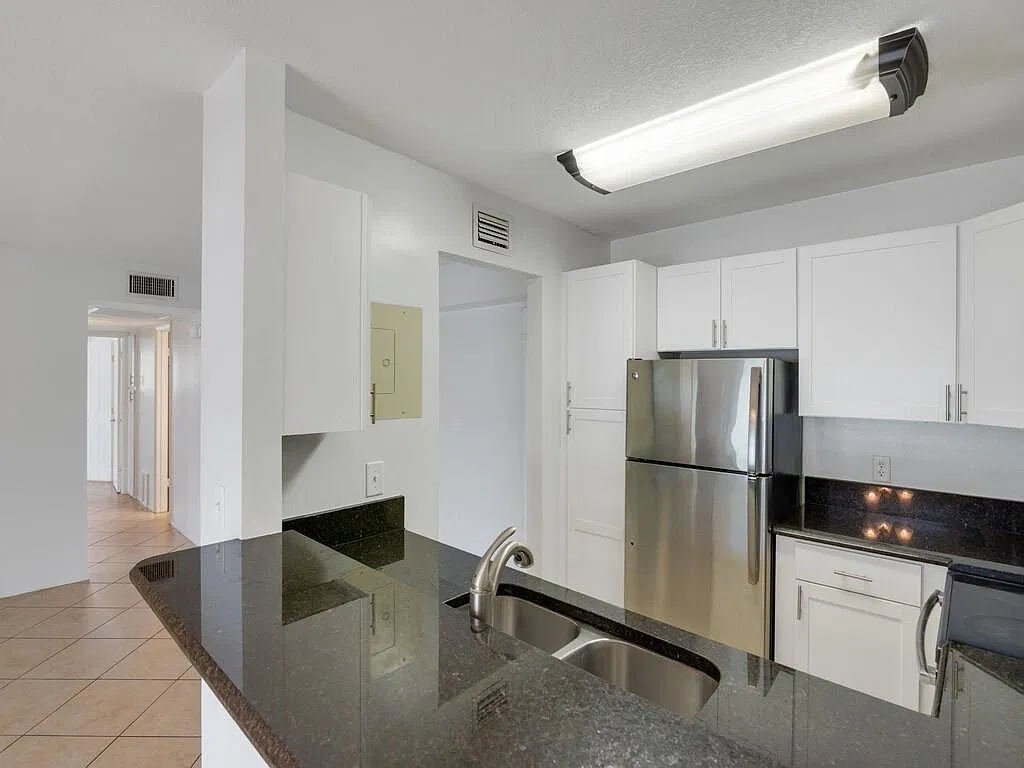 1845 Robalo Dr — Photo 2