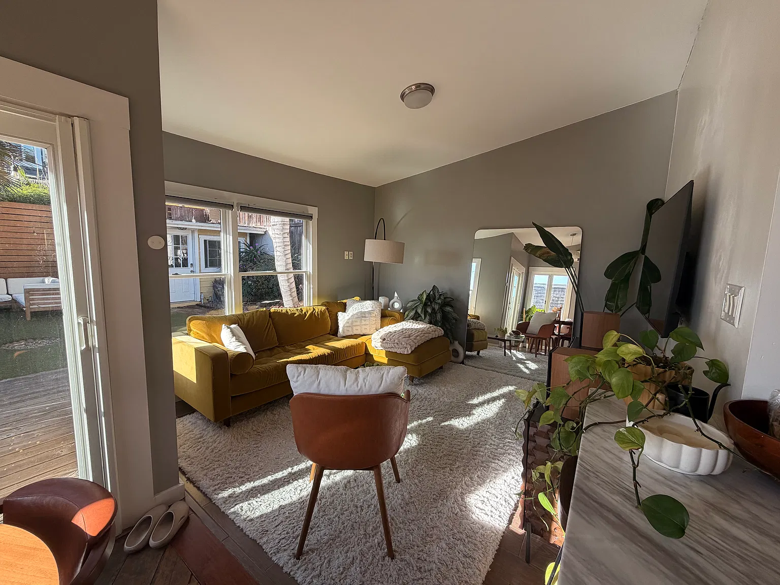 2 bed, 664 sqft, $6,200 — Photo 3