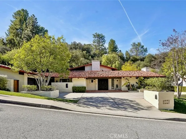 23735 Park Belmonte, Calabasas, CA 91302