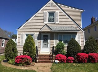 78-27 Langdale St, New Hyde Park, NY 11040