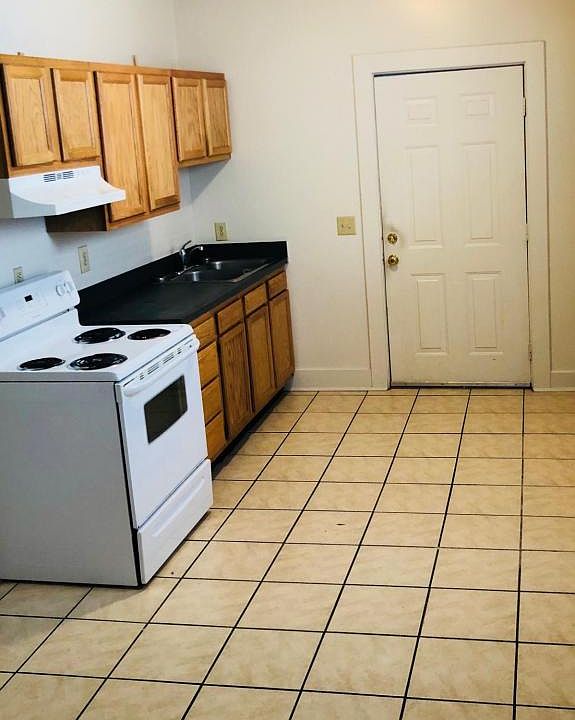 2nd image of 914 S Hancock St