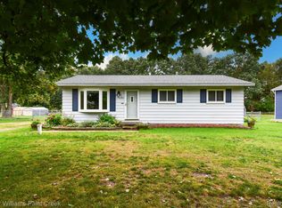 5463 Oregon Trl, Lapeer, MI 48446