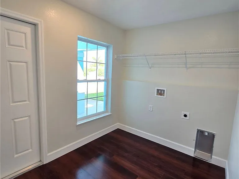 124 Clinton Ave — Photo 27