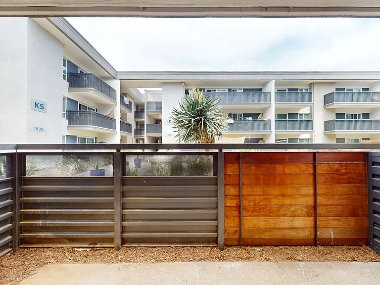 Eight 80 Newport Beach — Photo 48