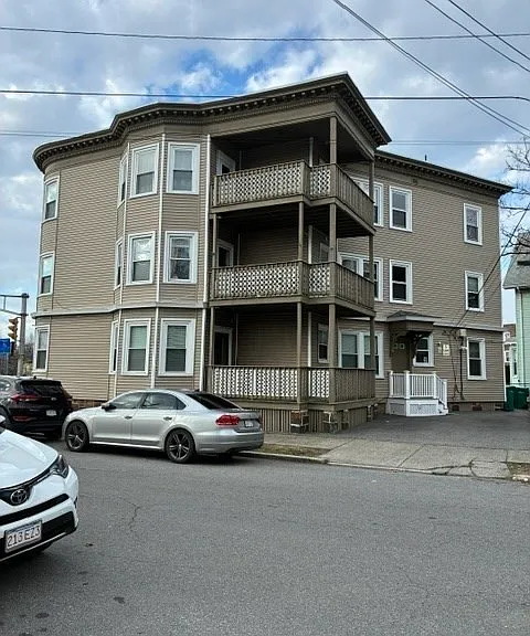 180 Lewis St #2 — Photo 2