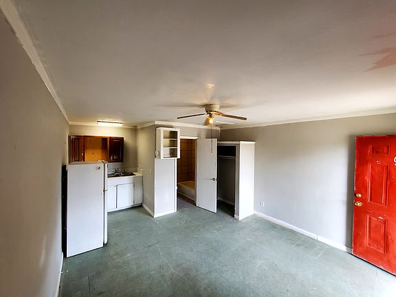 3rd image of 1002 Daniels St APT 6
