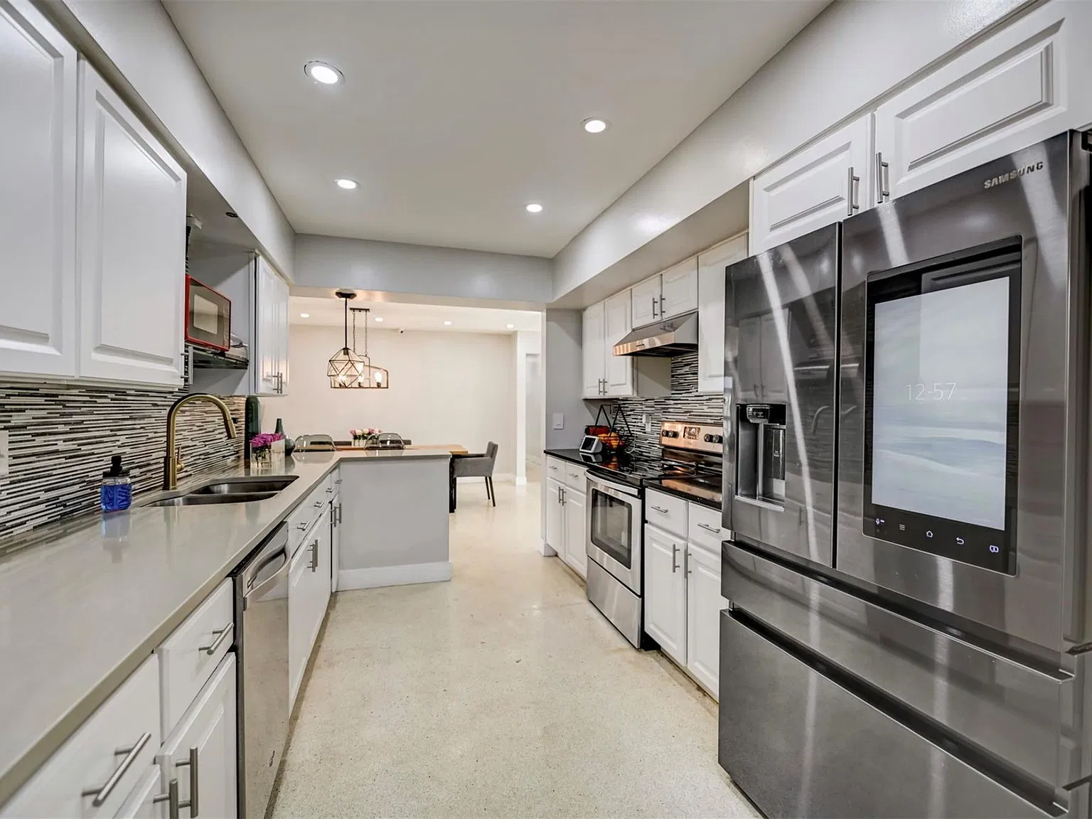 4 bed, 2.0 bath, 1528 sqft, $4,900 — Photo 3