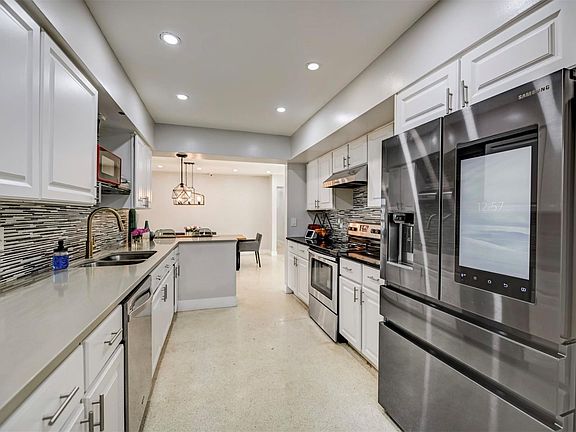 3rd image of 3325 McKinley St #3325