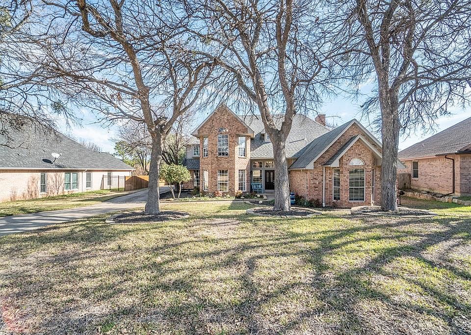 1st image of 106 Greenhill Trl S