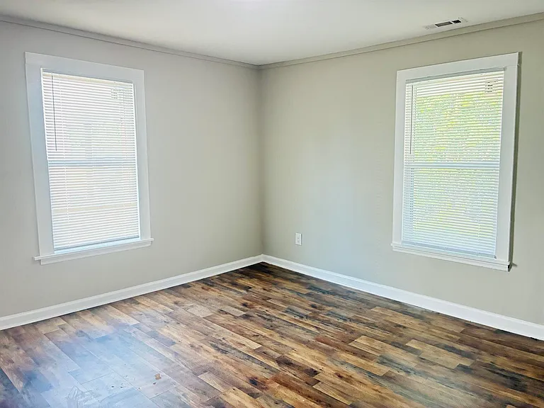 611 Buffalo St — Photo 9