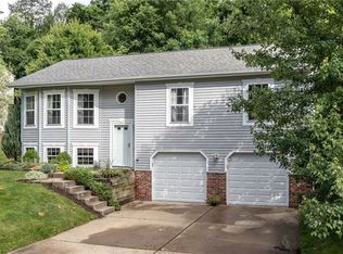 116 Azalea Dr, Oakdale, PA 15071