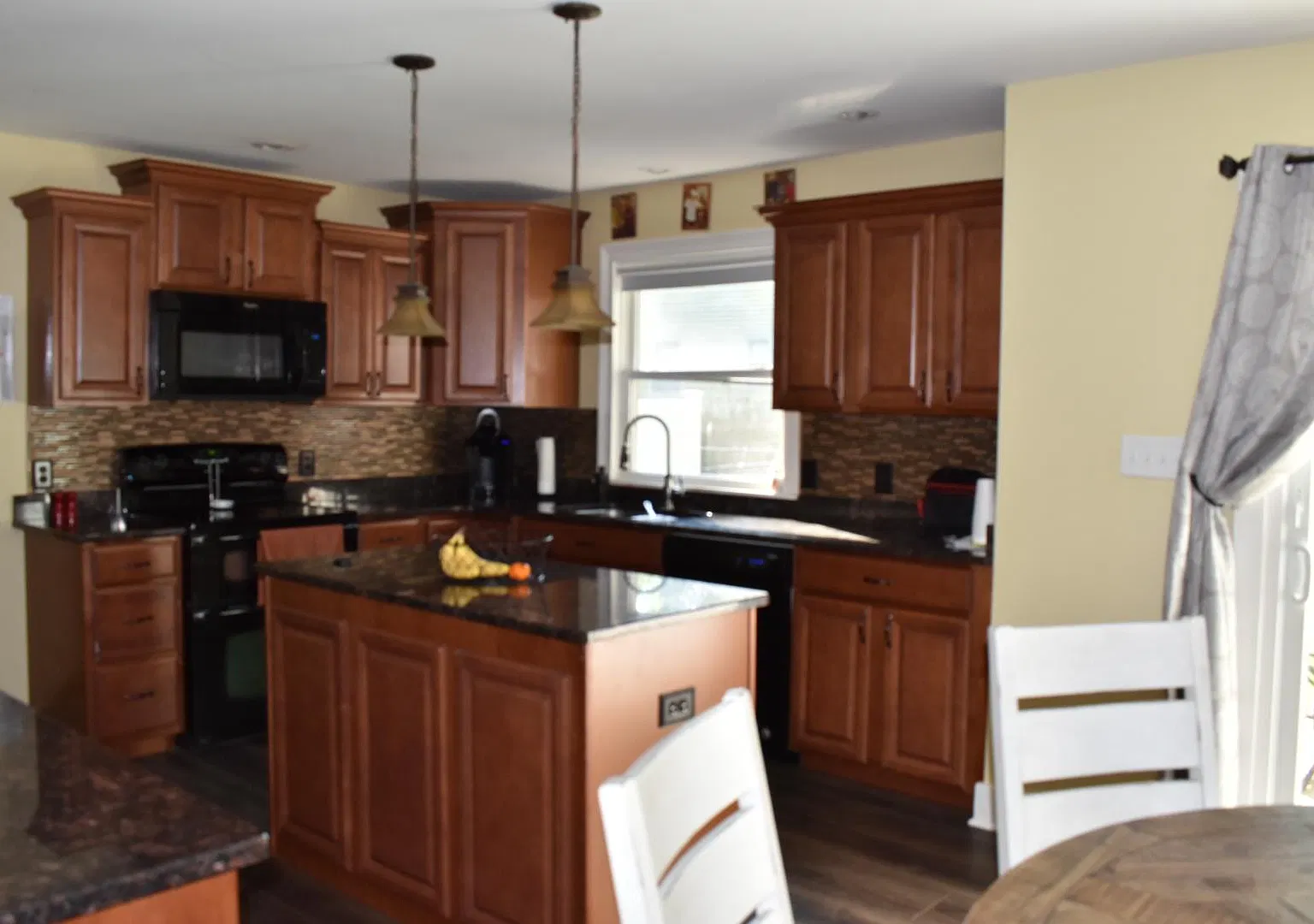 93 E Poplar Dr — Photo 2