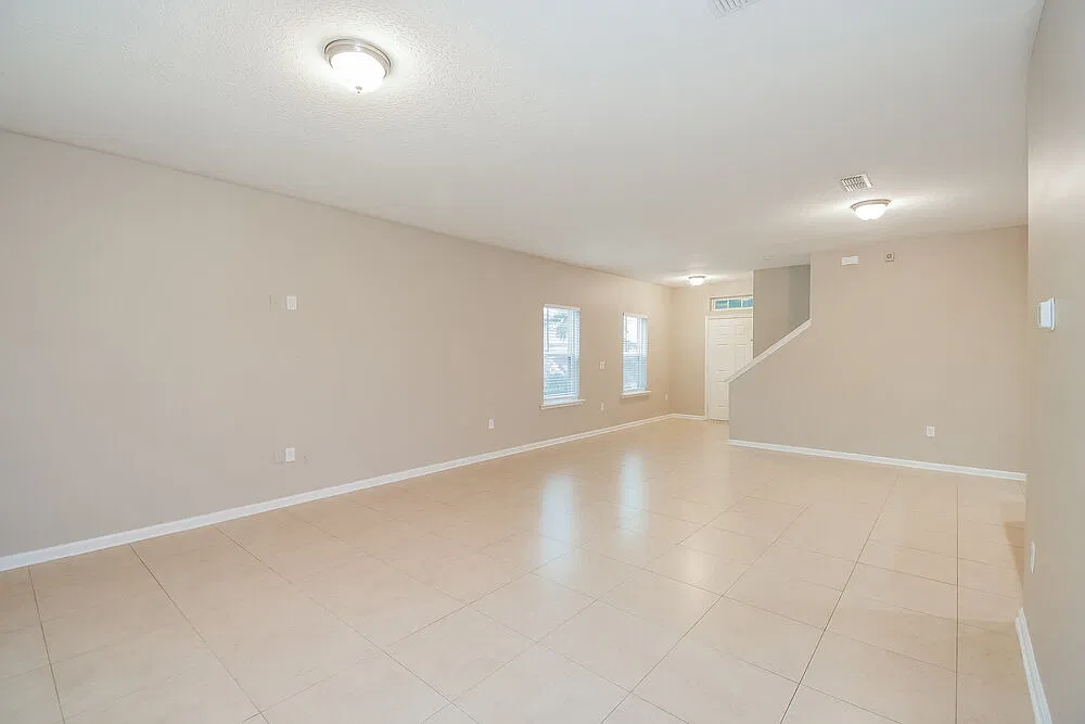 4 bed, 2.5 bath, 2070 sqft, $2,240 — Photo 4