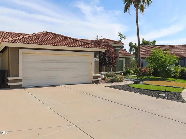 1317 E San Angelo Ave — Photo 2