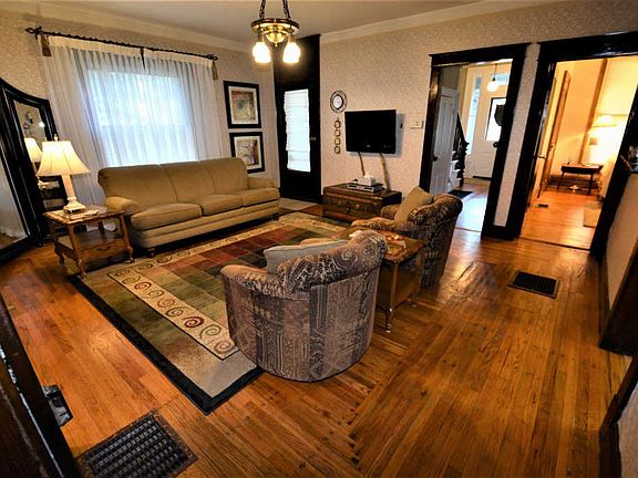 3rd image of 4820 Ferret St
