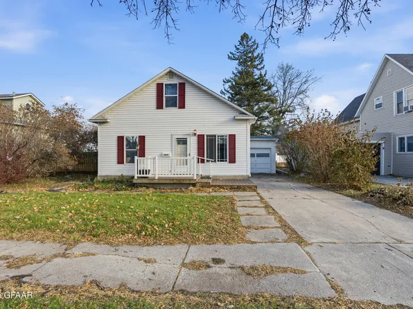 1510 4th Ave N, Grand Forks, ND 58203