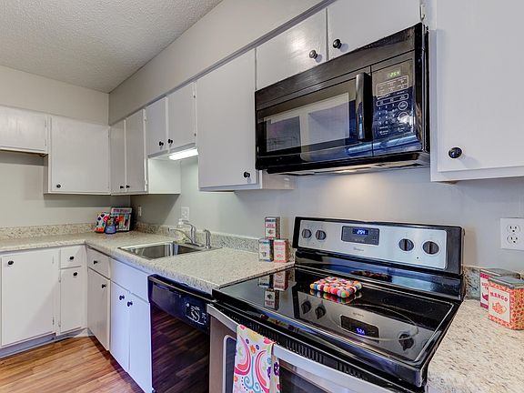 2nd image of 3992 Grahamdale Cir APT A