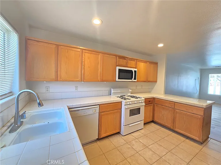9300 Holly Ave #3 — Photo 4