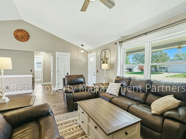 11425 Prairie Ave — Photo 9