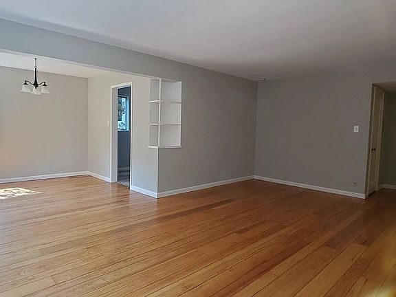 4th image of 170 Perkins St