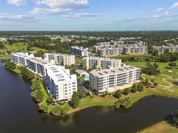 1200 Country Club Dr APT 2405, Largo, FL 33771