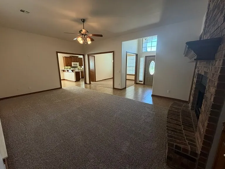 800 Windsor Pl — Photo 4