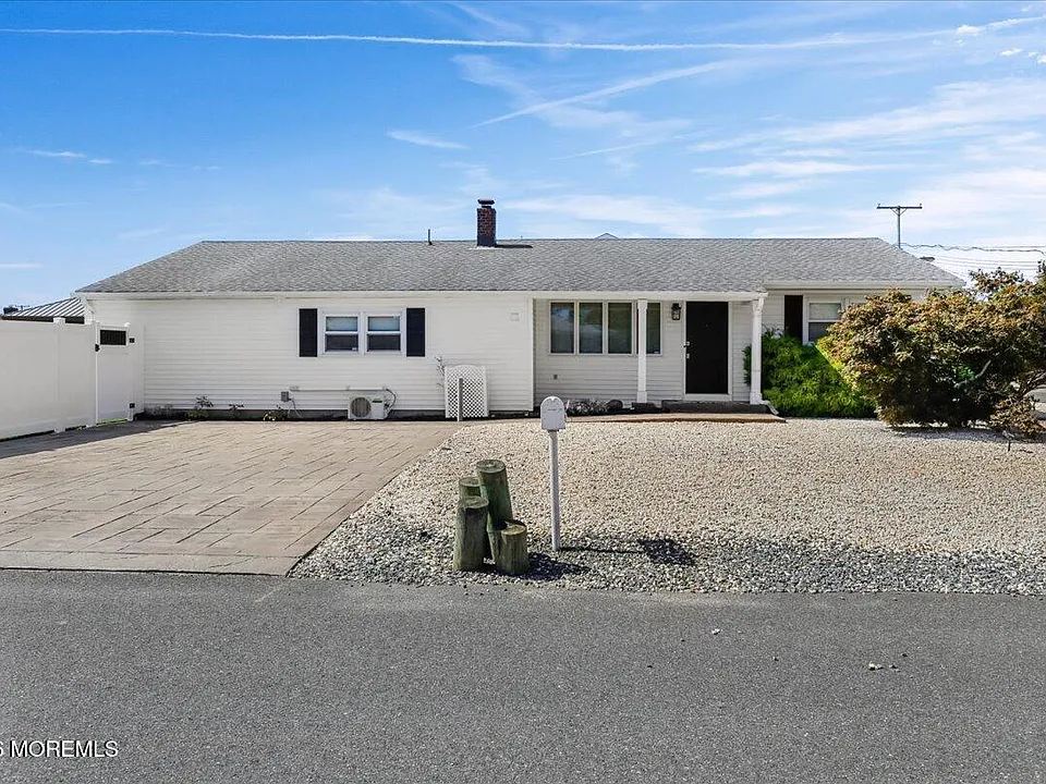 774 Nassau Dr