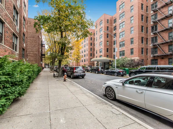 2165 Matthews Avenue image 5 of 20