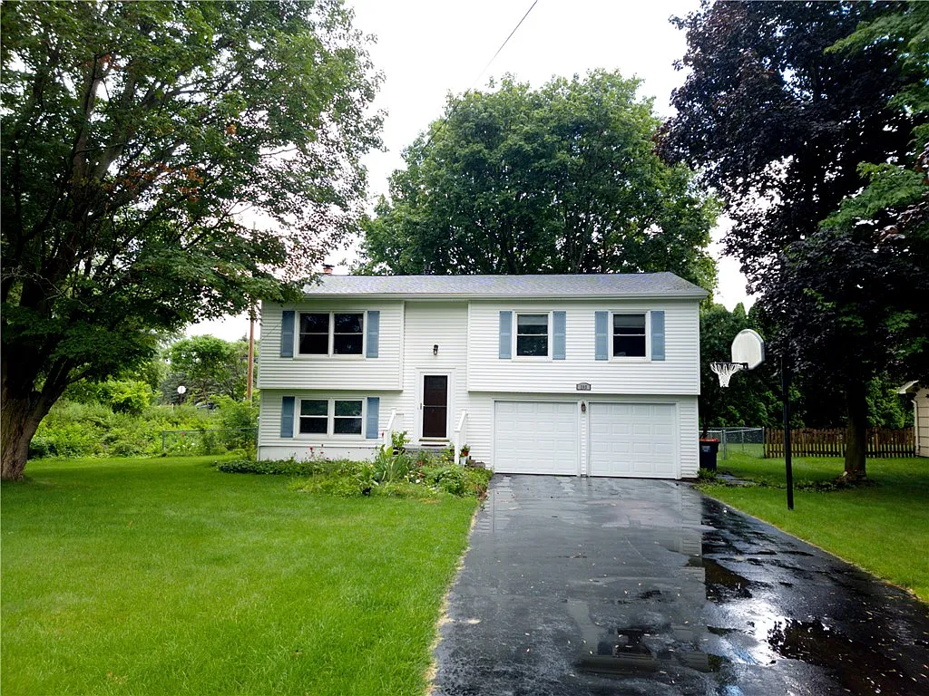 392 East St photo 1