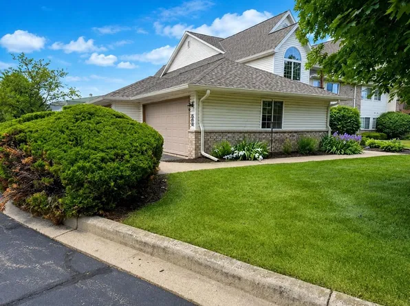 2205 N University DRIVE #5, Waukesha, WI 53188