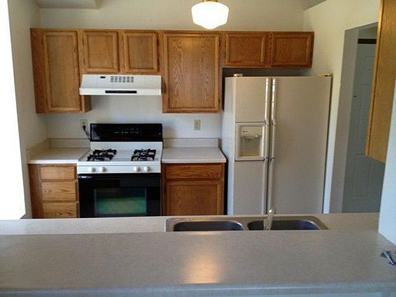 3rd image of 578 Malibu Dr SE