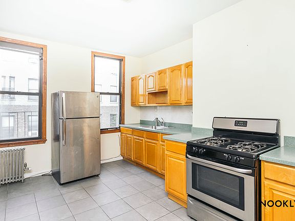 2nd image of 181 Maujer St #3D