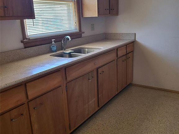 5th image of 609 Grandview Dr