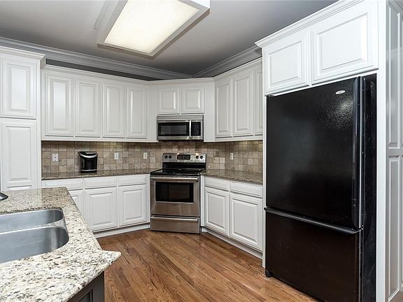 5th image of 2100 NW Turner Dr