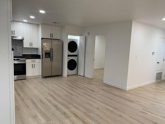 3rd image of 24223 Arch St #1/2