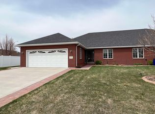820 Crane Ct, North Platte, NE 69101