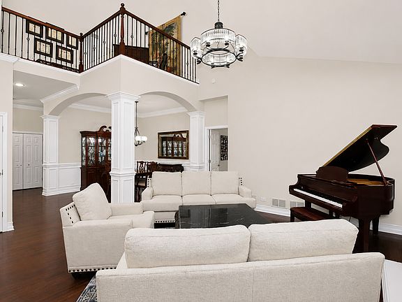 4th image of 809 Colchester Dr