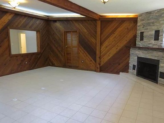 2nd image of 610 Courtney Dr