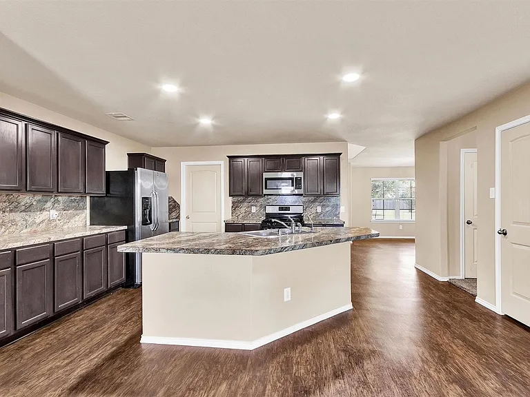 2119 Treasure Mountain Dr — Photo 6