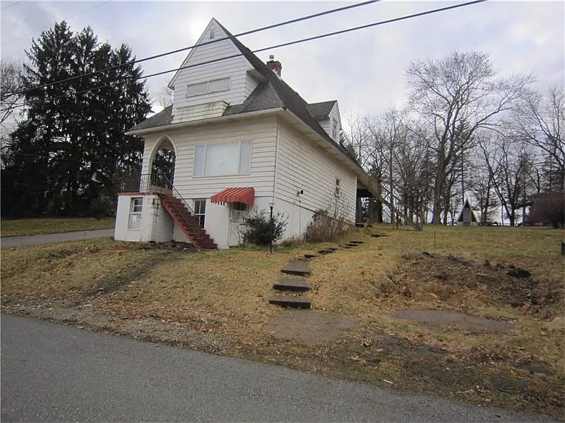 229 Hickory St photo 1