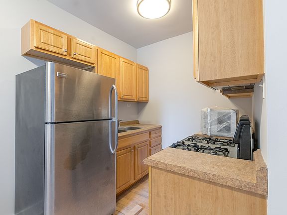 3rd image of 931 W Leland Ave #931301