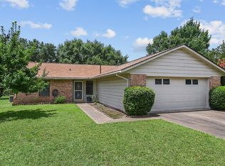 4210 Green Valley Dr, Bryan, TX 77802